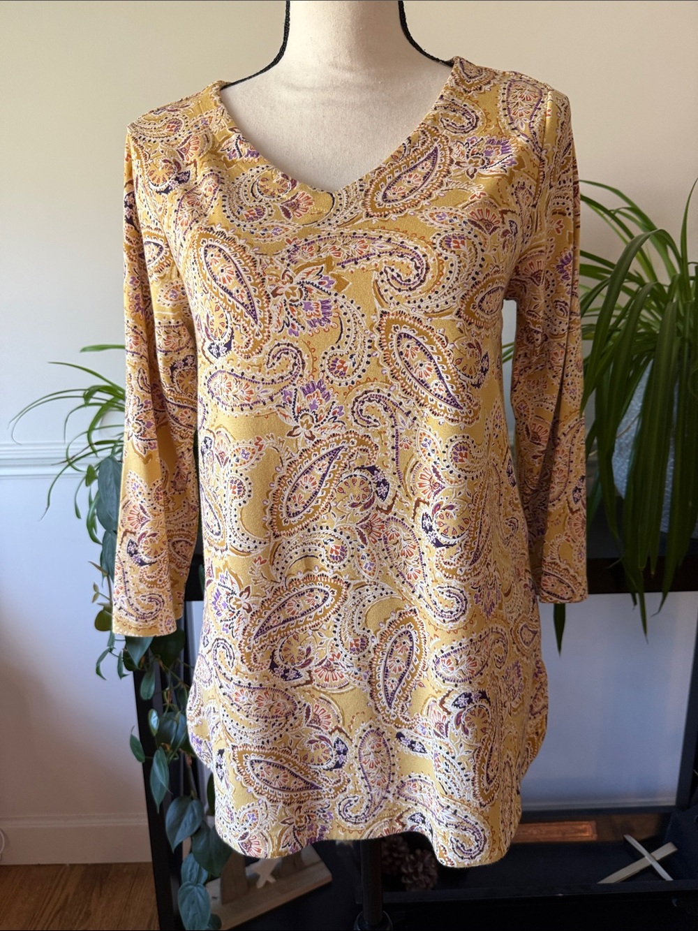 J. Jill Yellow Paisley V-Neck 3/4 Sleeve Tee